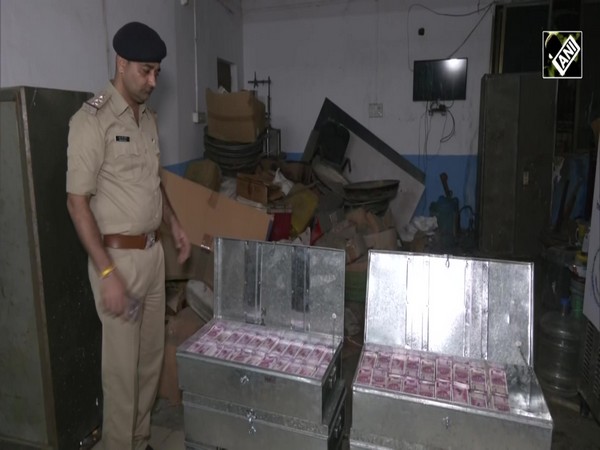 Gujarat: Fake notes of over Rs 25 crore face value seized in Surat