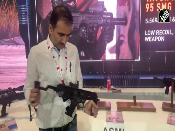 Gujarat: Live demo of ASMI machine pistol at DefExpo 2022