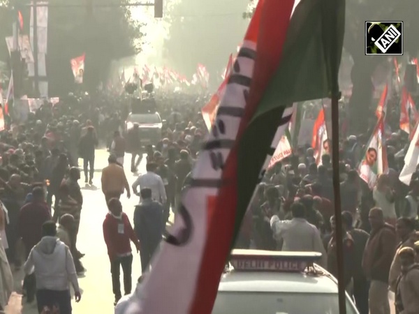 Sonia Gandhi, Priyanka join ‘Bharat Jodo Yatra’ marches towards Red Fort in Delhi