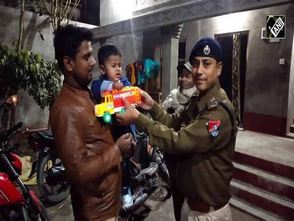 Jalpaiguri: Railway authorities’ sweet gesture win hearts; brings back toy to child