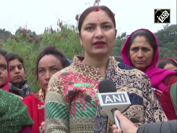 J-K govt trains women of Rajouri for Chir Pine Needle Handicraft under UMEED scheme