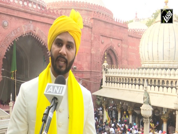 Devotees celebrate Basant Panchami at the shrine of Nizamuddin Auliya in New Delhi