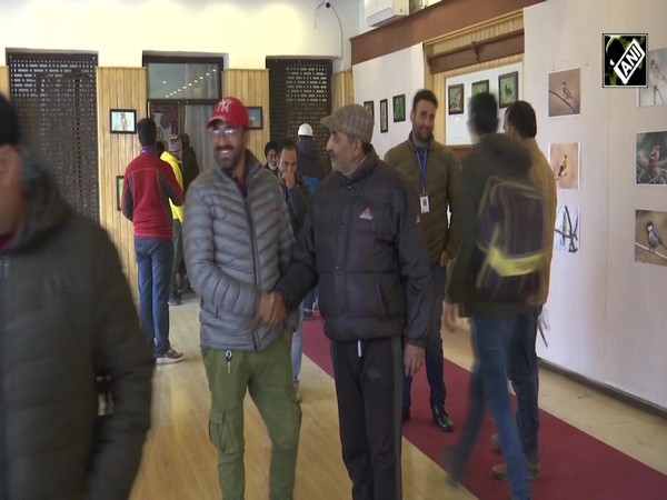 2-day-long Birds photo exhibition attracts visitors in Srinagar