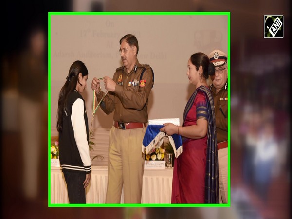 Delhi CP felicitates winners of Road Safety Club