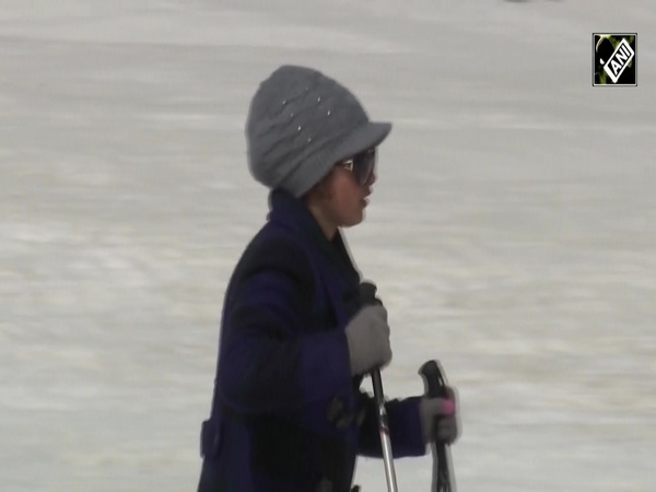 J&K: Snow Skiing Training conducted for girls in Budgam
