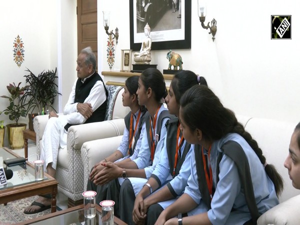 Girl Students Thank Chief Minister Ashok Gehlot for UDAAN Scheme