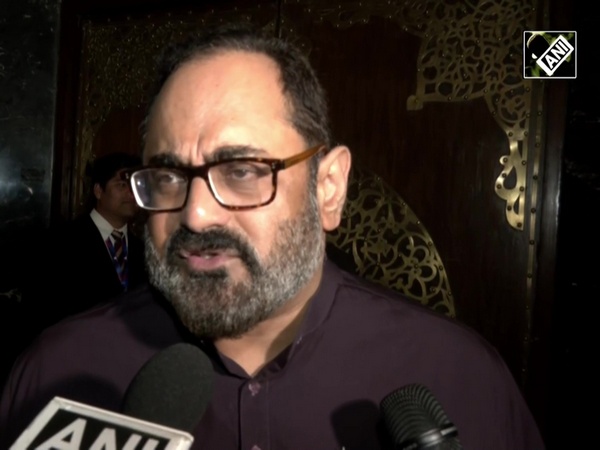 Mobiles export to cross 1 lakh crores by 2024: Rajeev Chandrasekhar