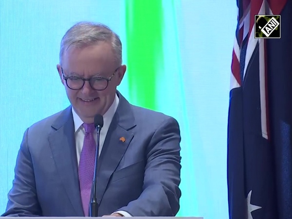 “Kem Cho” Australian PM Albanese turns ‘Desi’ as he greets students in Ahmedabad