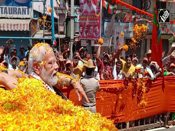 Karnataka: PM Modi holds thunderous roadshow in Mandya