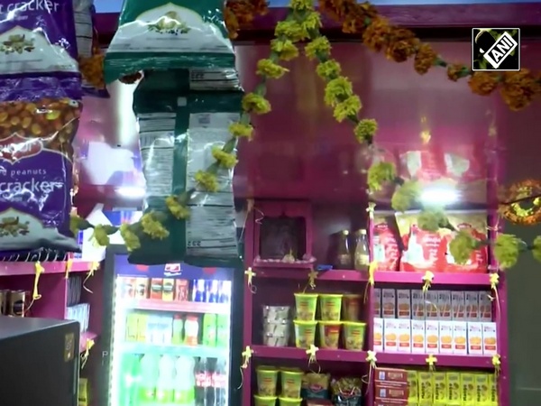 NEFR sets ups India’s first ‘Trans Tea Stall’ at Guwahati Railway station