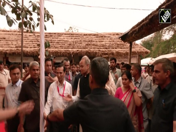 Chief Minister Ashok Gehlot flagged off IT Day Carnival and Run