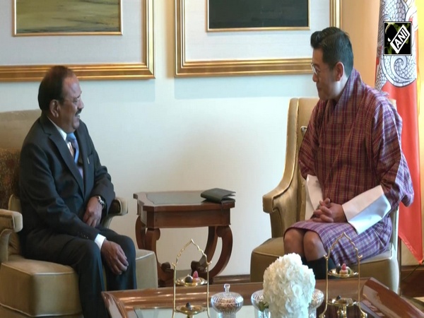 King of Bhutan Jigme Wangchuck pays tribute to Mahatma Gandhi at Rajghat