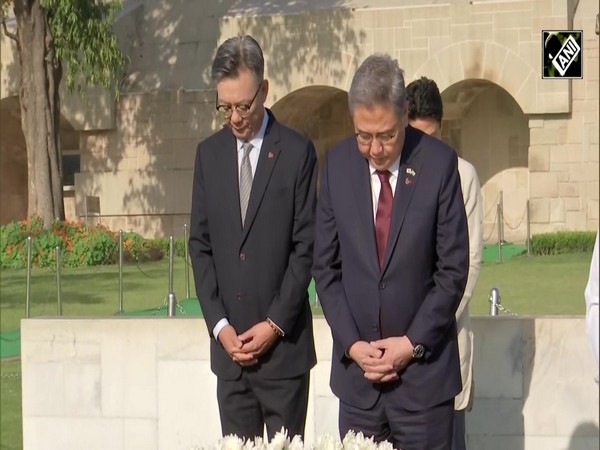 “Always cherish Mahatma Gandhi’s noble spirit…” South Korean FM Park Jin at Raj Ghat
