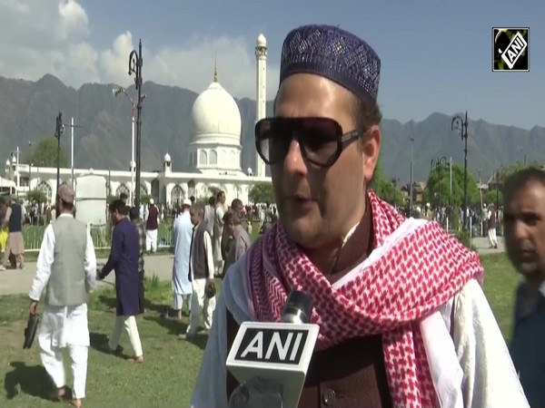 Jumat-ul-Vida festivities grip Kashmir; Oceans of people celebrate occasion with grandeur