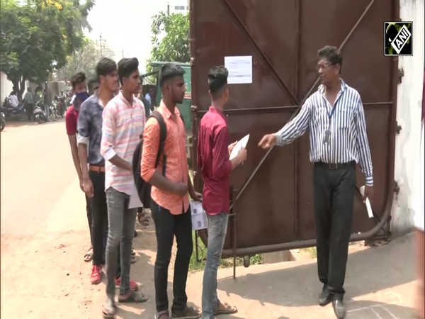 Indian Army में भर्ती के लिए युवा पहुंचे Exam देने, फेरबदल हुई प्रक्रिया में क्या कहना है सुनिए