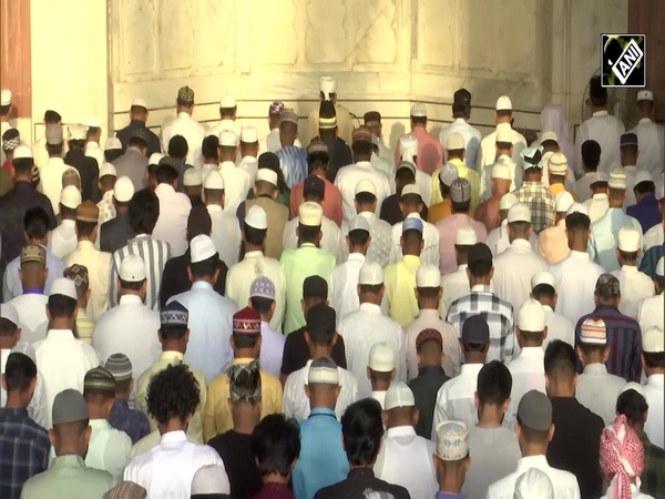 Devotees offer namaz at Delhi's Jama Masjid on Eid-ul-Fitr