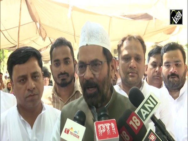 देश के अलग-अलग राज्यों में ऐसे मनाई गई Eid, देखें तस्वीरें