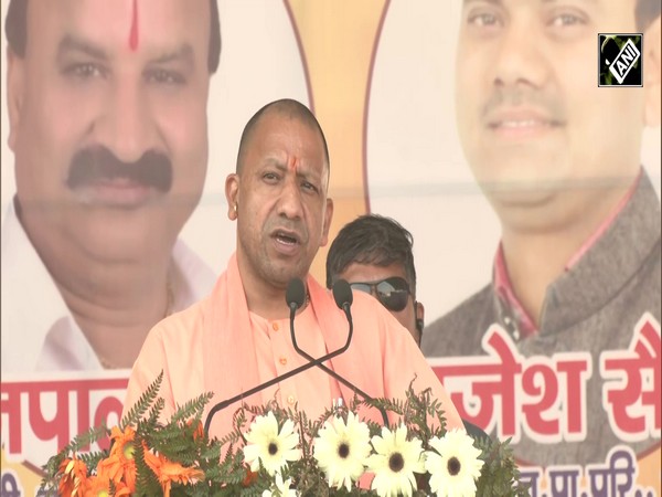 Uttar Pradesh के Amroha में गरजे CM Yogi Adityanath, बताया- कैसे बदला पूरा प्रदेश?