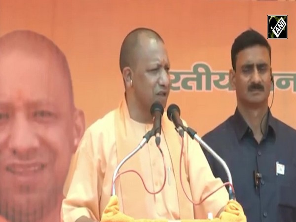 CM Yogi का बड़ा ऐलान, Kashi Vishwanath Corridor जैसा बनाएंगे Banke Bihari Temple