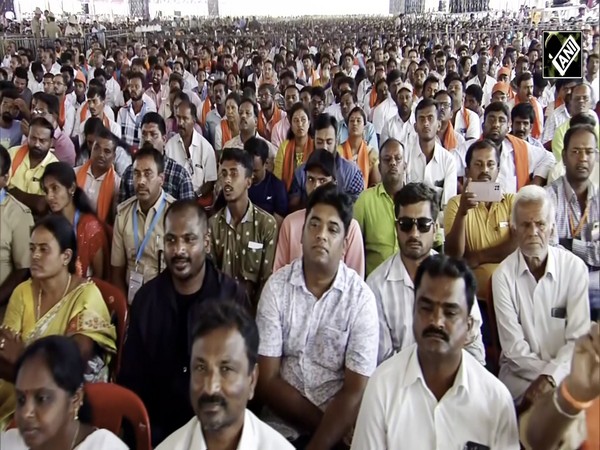 Karnataka पहुंचे CM Yogi Adityanath कहा, “भारत की प्रगति दुनिया के लिए आकर्षण का केंद्र बना हुआ है”