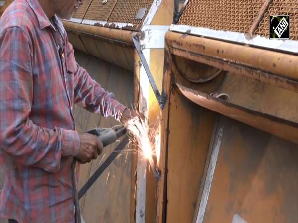 Wrestlers Protest: Delhi Police welds barricades at protest site post scuffle with farmers