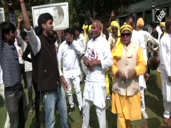 Karnataka Elections 2023 के शुरुआती रुझानों में बढ़त बनाए हुए हैं कांग्रेस, पार्टी कार्यालय में जश्न का माहौल