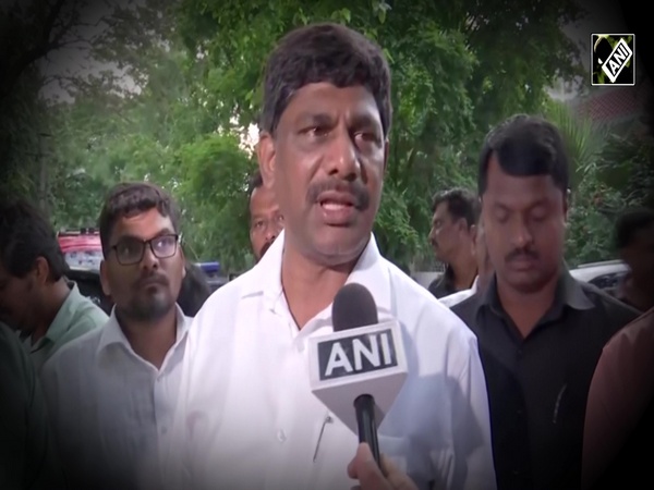 DK Shivakumar Vs Siddaramaiah Poster war in Karnataka as tussle for CM post begins within Congress