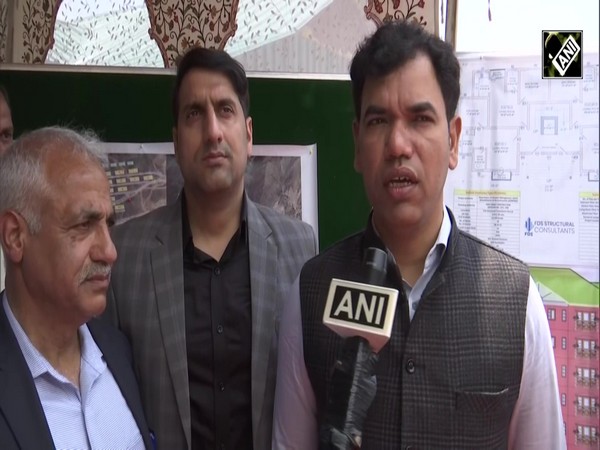 J&K: LG Sinha reviews construction of PM package employees’ transit accommodation at Zewan