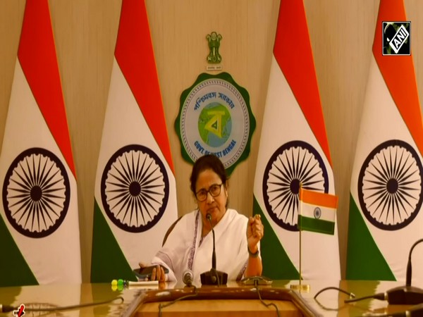 I support Congress in Karnataka: Mamata Banerjee
