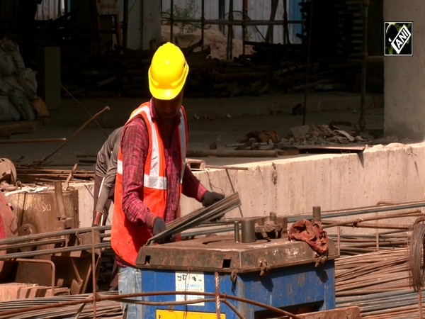 सफदरजंग रेलवे स्टेशन का किया जा रहा पुनर्विकास