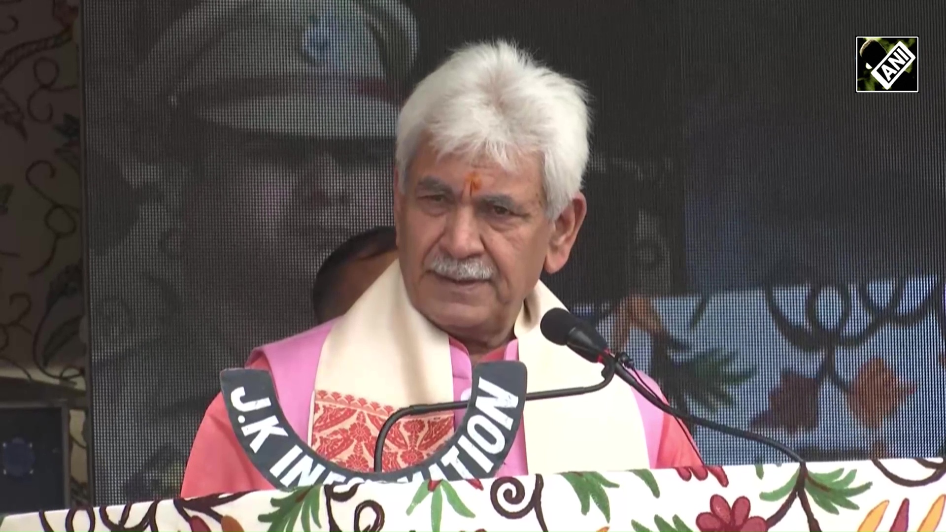 J&K: LG Manoj Sinha attends ‘Kissan Sampark Abhiyan’ programme in Budgam