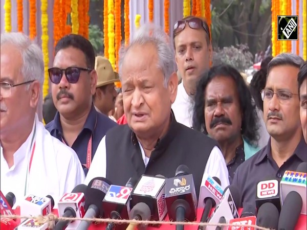 शपथ ग्रहण में Congress के शीर्ष नेतृत्व के अलावा विपक्ष के कई नेता हुये शामिल, क्या है संदेश ?