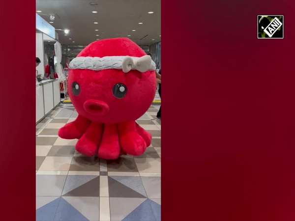 Japan: Robot wishes ‘Namaste’ to India at International Media Centre in Hiroshima