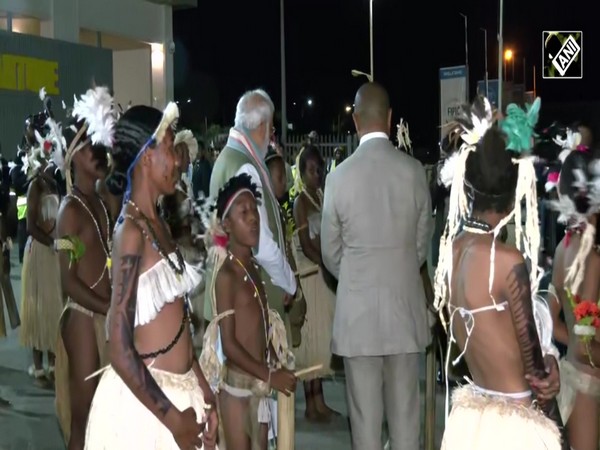 PM Modi receives traditional welcome in Papua New Guinea