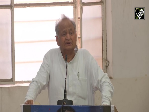 Rajasthan CM Ashok Gehlot pays tribute to former PM Rajiv Gandhi on his 32nd death anniversary
