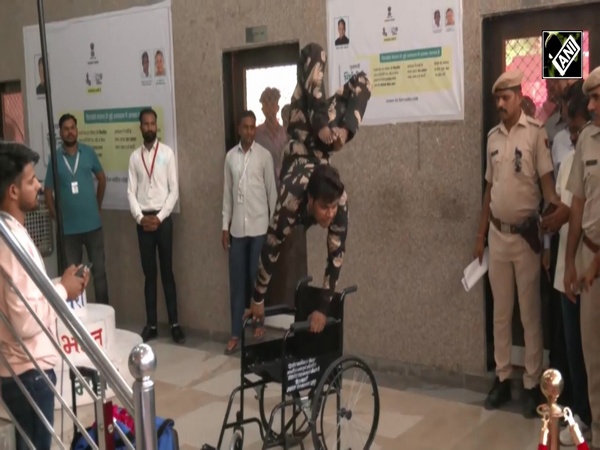 Rajasthan: CM distributes artificial limbs to differently-abled people in Udaipur