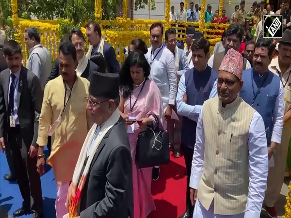 Nepal PM Pushpa Kamal Dahal arrives in Indore, receives warm welcome by CM Shivraj Chouhan