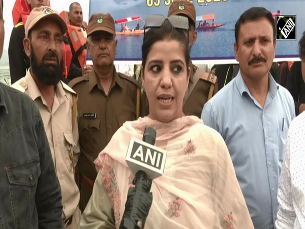 J&K: Indian Army takes initiative to clean up Dal Lake on World Environment Day