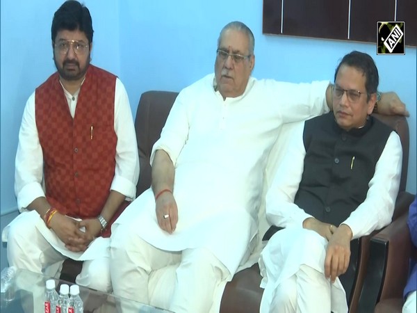 G20 की बैठक के लिए विदेश मंत्री एस. जयशंकर पहुंचे वाराणसी, बुद्धिजीवियों से की चाय पर चर्चा