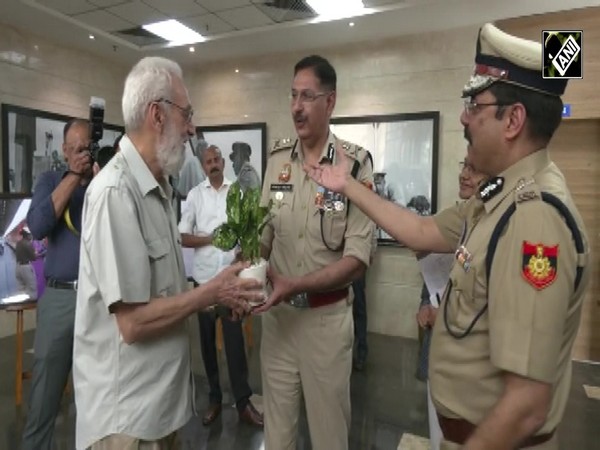 Delhi CP inaugurates photo exhibition at PHQ