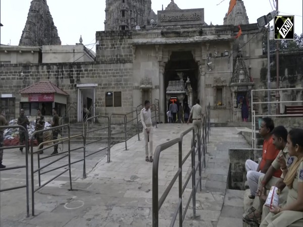 Biparjoy  तूफान के बाद आम लोगों के लिए खुला Dwarkadhish Temple, भक्त बोले- ‘‘भगवान कृष्ण ने सुदामा को दर्शन दिए’’