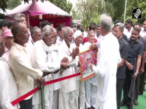 Chief Minister Ashok Gehlot holds public hearing
