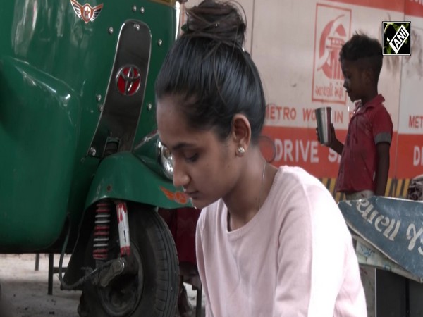 PM Modi से प्रभावित होकर युवती ने गरीब बच्चों को शिक्षित करने की मुहिम की शुरू, मिली सफलता