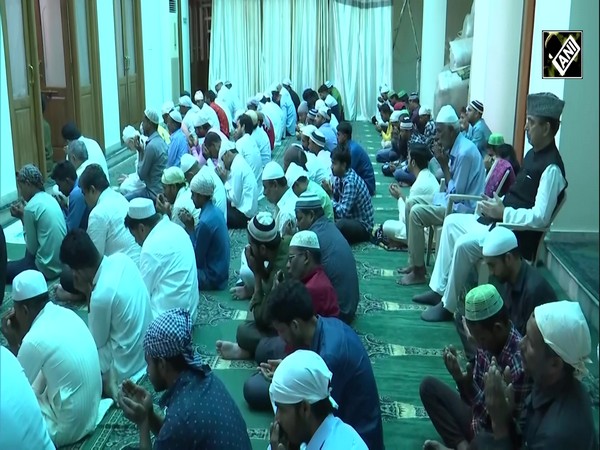 Ghulam Nabi Azad offers Namaz in Delhi, extends wishes on Eid al-Adha