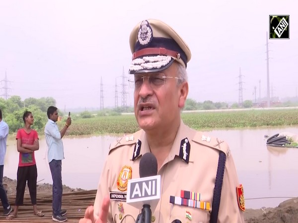 Delhi Special CP (Law and Order) Dependra Pathak visits North-East Delhi to review flood situation