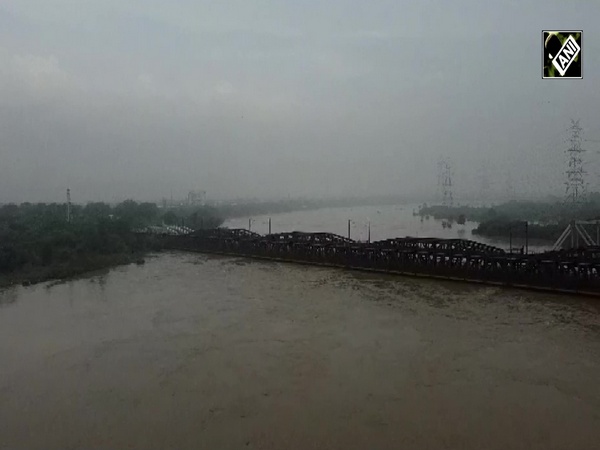 Delhi remains flooded as Yamuna begins to recede, water level likely to fall below danger mark soon