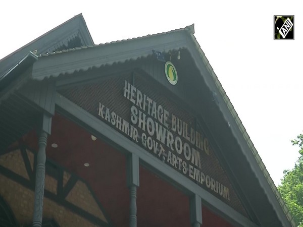 J&K: Unique bone carving exhibition hosted in Srinagar by ‘Kashmir Art Emporium’