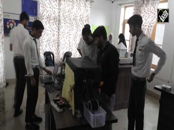 J&K: Baramulla school students create low-cost Apple grading system