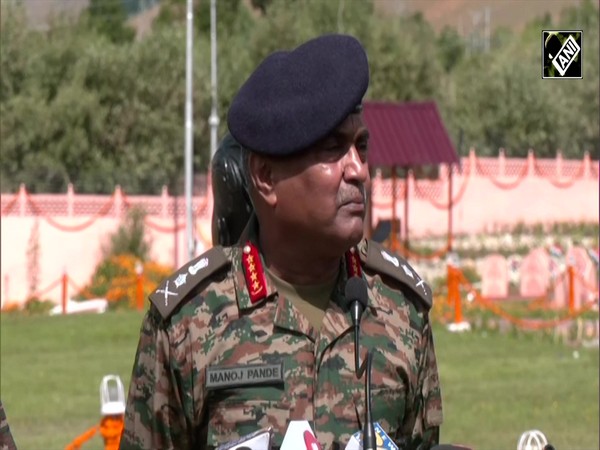 Dras में हुआ Kargil Vijay Diwas समारोह, सेना प्रमुख Manoj Pande ने याद दिलाई वो लड़ाई