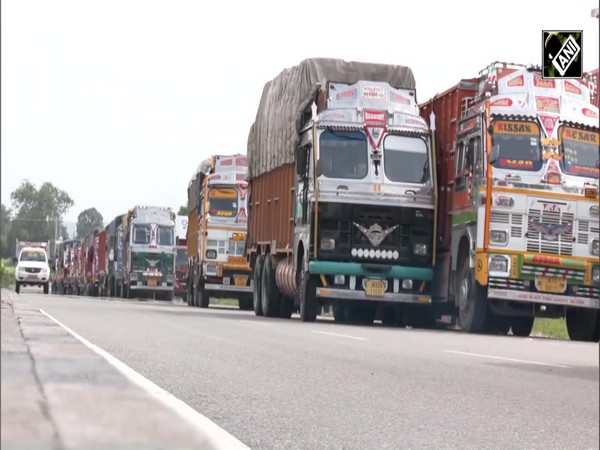 Hundreds of vehicles stranded on Jammu-Srinagar NH due to landslides in Ramban